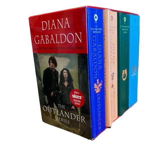Outlander 4 Boxed Set: Outlander, Dragonfly in Amber, Voyager, Drums of Autumn - Picture 1 of 3